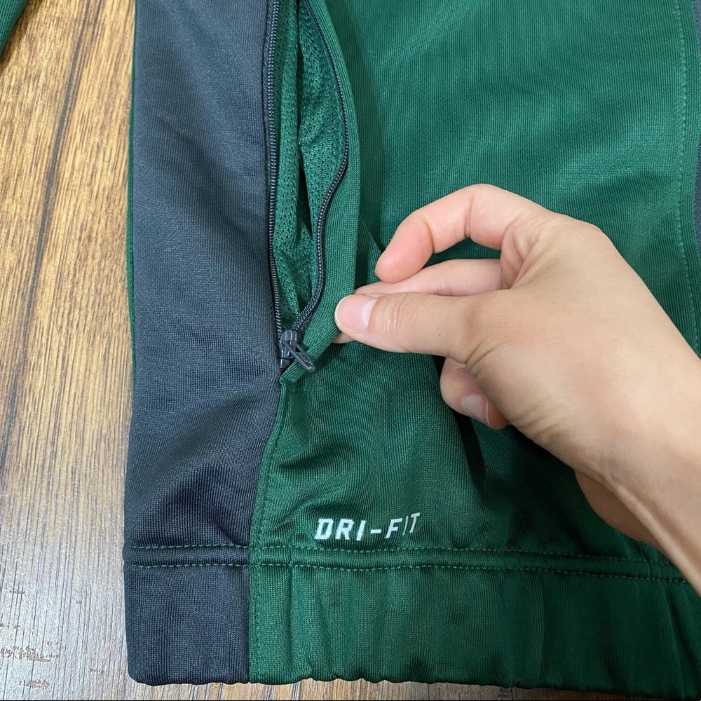 Rare Nike zip up jacket - Picture 14 of 17